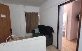 Ótimo Quarto e Sala mobiliado em itapoa.